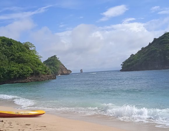 Pantai Gatra, Hidden Gem Malang yang Cocok untuk Healing