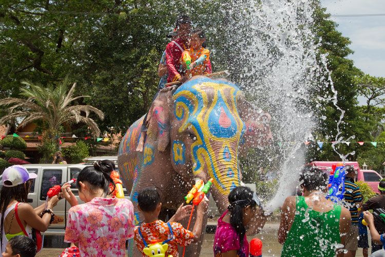3 Festival Thailand yang Tidak Boleh Kamu Lewatkan! - Songkran Festival 2
