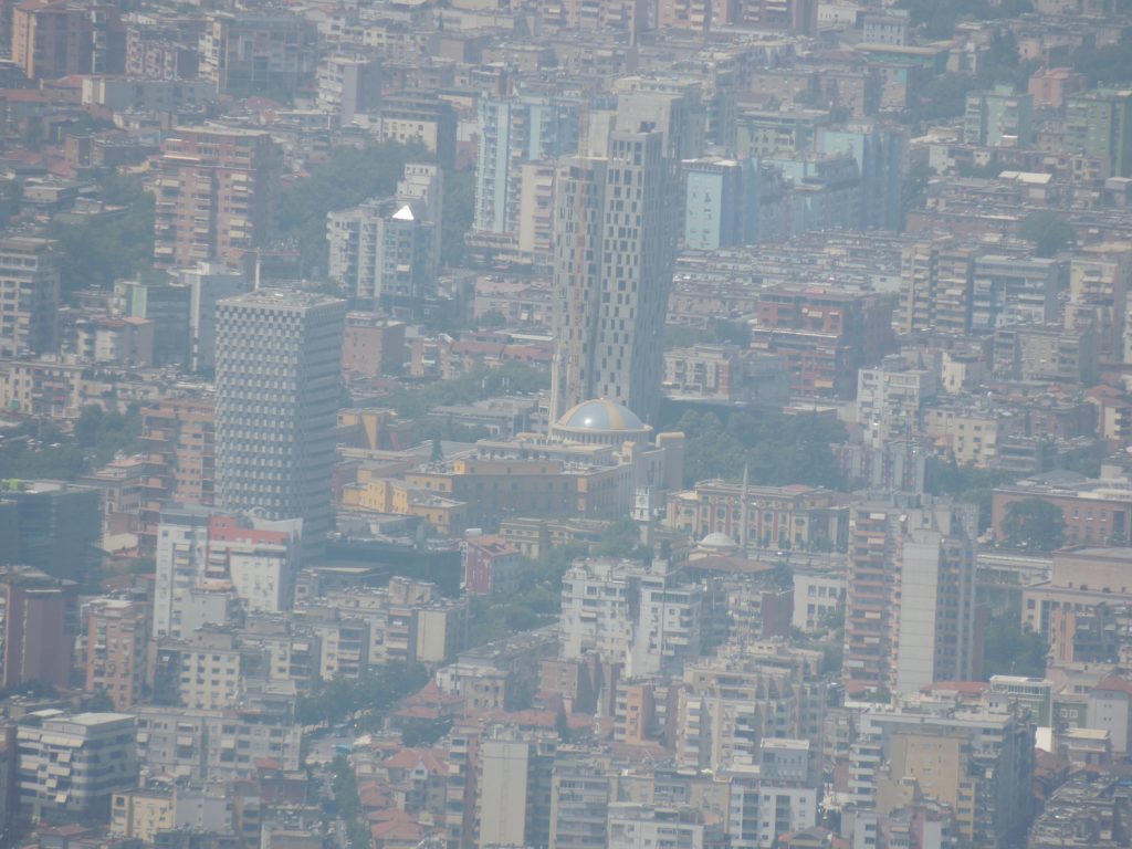 Pemandangan kota dari atas Gunung Datji - Albania