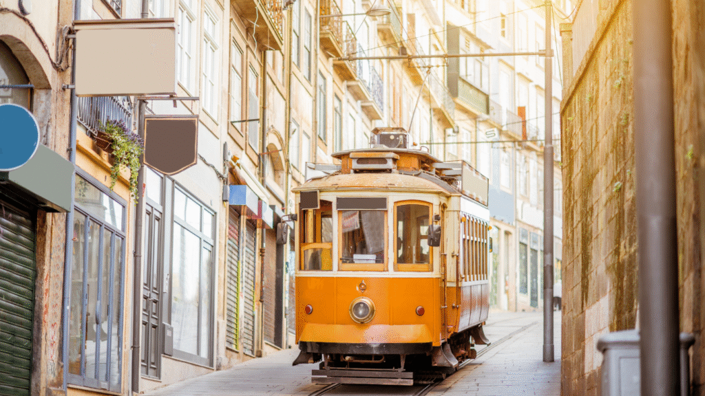 Portugal dengan wisata Trem di Kota Porto